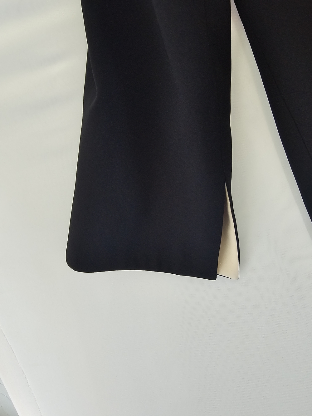 Kasper Black Open-Front Blazer with Cream Contrast Trim - Size 16 - Picture 16 of 16